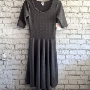 NEW!! Short Sleeve Textured Nicole Dress size Small Solid stretchy
